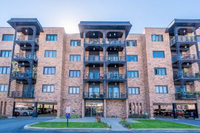 305 - 9355 Landings Lane, Condo with 2 bedrooms, 2 bathrooms and 1 parking in Des Plaines IL | Image 1