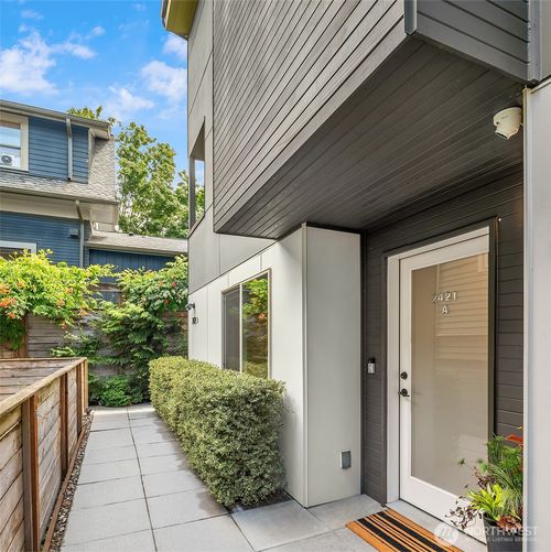 a-2421 Nw 61st St, Seattle, WA, 98107-3213 | Card Image