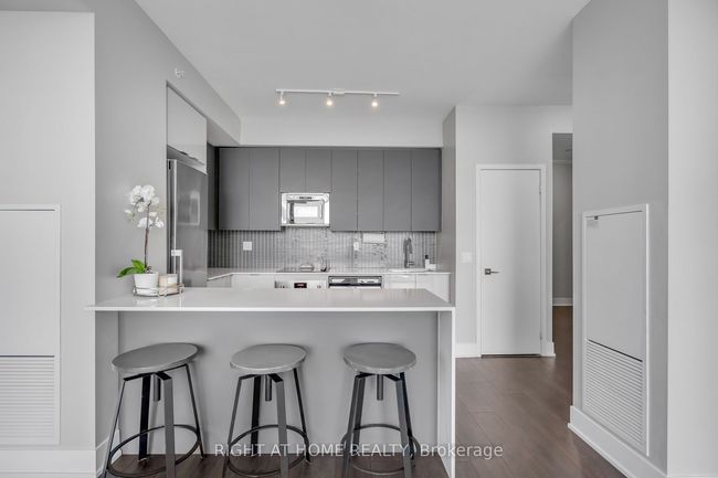 2303 - 2916 Highway 7, Condo with 2 bedrooms, 2 bathrooms and 1 parking in Vaughan ON | Image 9