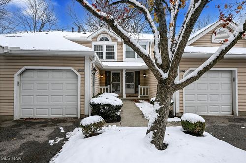 3874 Lake Run Blvd, Stow, OH, 44224-4373 | Card Image