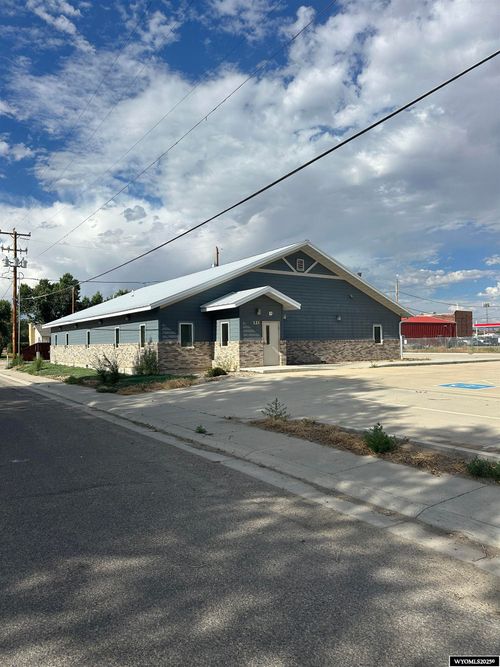121 S 2nd St, Worland, WY, 82401-3204 | Card Image