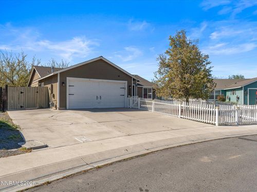 111 Shadow Mountain Dr, Fernley, NV, 89408-9803 | Card Image