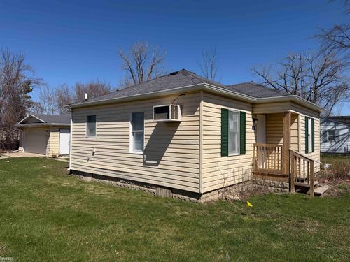 1147 Norton St, Burton, MI, 48529-1156 | Card Image