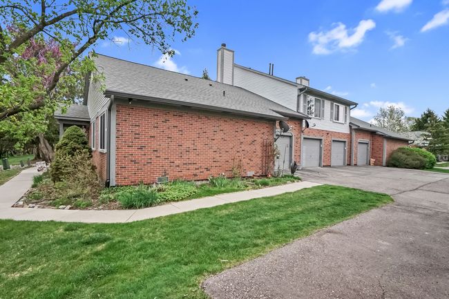 525 Winwood Cir, Condo with 2 bedrooms, 2 bathrooms and null parking in Walled Lake MI | Image 5