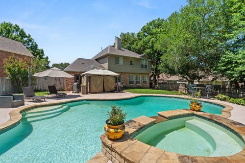 2100 Mikasa Dr, Arlington, TX, 76001-5641 | Card Image