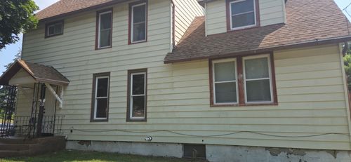 905 S 5th St, Clinton, IA, 52732-5846 | Card Image