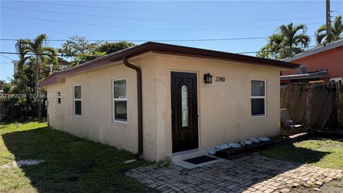 2280-2280 Ne 136th St, North Miami Beach, FL, 33181-1822 | Card Image
