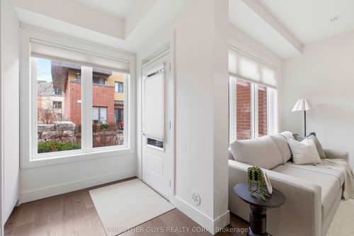 18-9R Clintwood Gate, North York, ON, M3A0A8 | Card Image