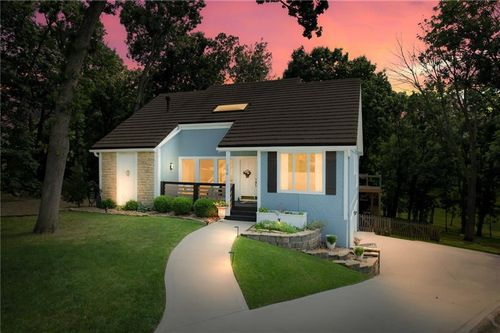 208 Ne Landings Cir, Lee's Summit, MO, 64064-1543 | Card Image