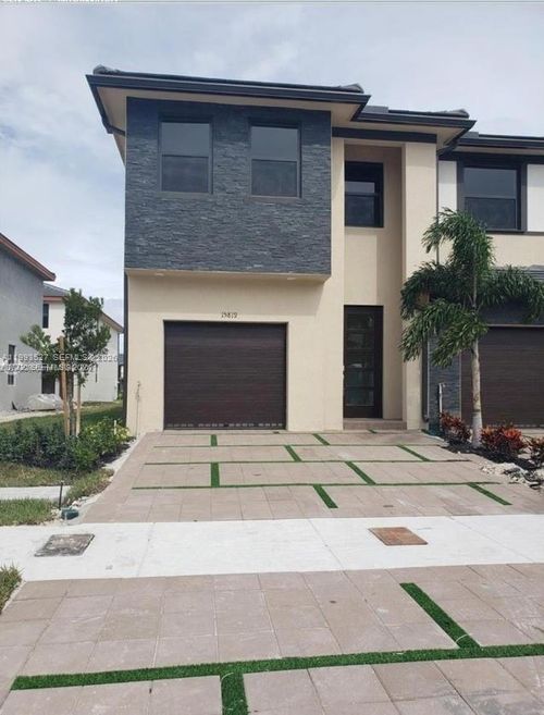 15819 Nw 91st Ct, Miami Lakes, FL, 33018-6361 | Card Image