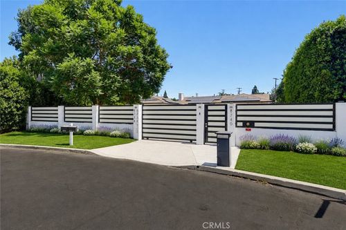 8738 1/2 Paso Robles, Northridge, CA, 91325 | Card Image