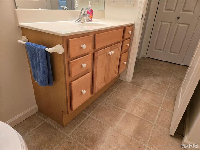 Lots of storage in the vanity | Image 12