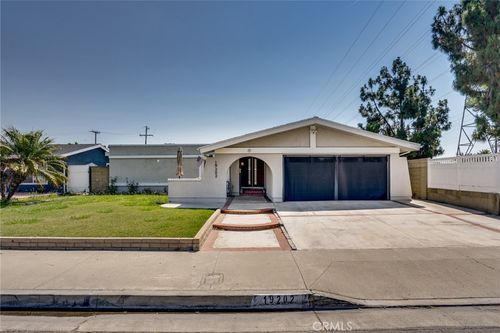 19202 Hickory Ln, Huntington Beach, CA, 92646 | Card Image