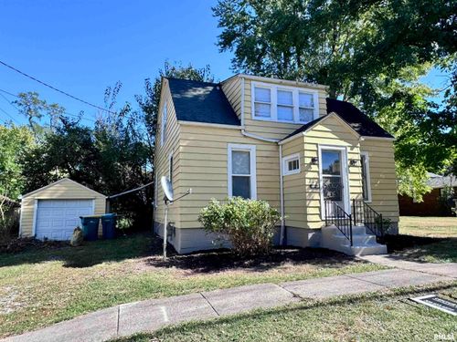 217 N Clay St, Macomb, IL, 61455-2039 | Card Image