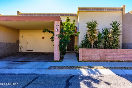 1999 W Bramburgh Ct, Tucson, AZ, 85713-5548 | Card Image