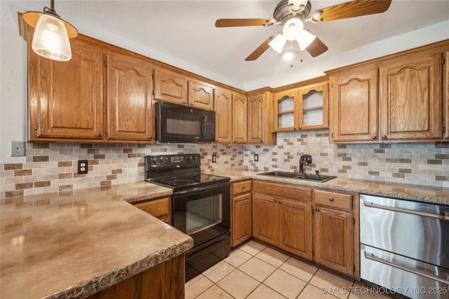2922 S Main St, House other with 3 bedrooms, 2 bathrooms and null parking in Sapulpa OK | Image 5