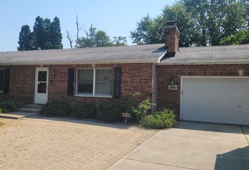 390 N East St, Somonauk, IL, 60552-3232 | Card Image