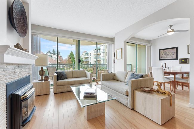 201 - 1745 Martin Drive, Condo with 2 bedrooms, 2 bathrooms and 1 parking in Surrey BC | Image 15