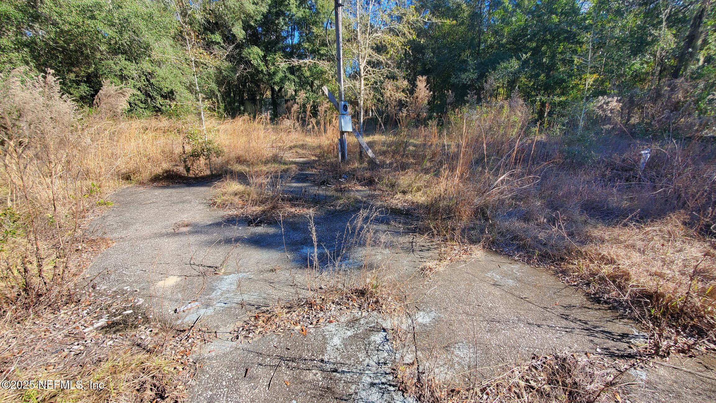 Land in Interlachen