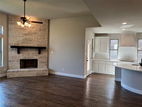613 Red Maple Rd, Waxahachie, TX, 75165-9517 | Card Image