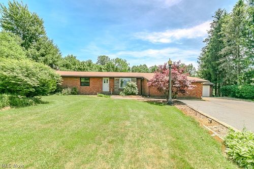 10051 Chardon Rd, Chardon, OH, 44024-8715 | Card Image