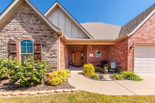 5610 Nottingham Pl, Bartlesville, OK, 74006-6991 | Card Image