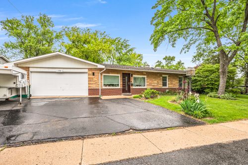158 Saint Marys Pkwy, Buffalo Grove, IL, 60089-2152 | Card Image
