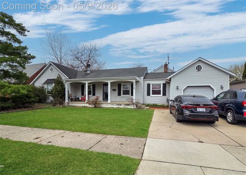 22449 Marine Ave, Eastpointe, MI, 48021-2635 | Card Image