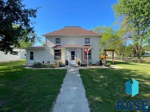 122 E 10th St Street, Gregory, SD, 57533 | Card Image