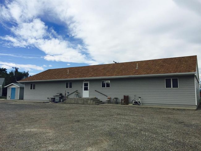 View of back of duplex | Image 16