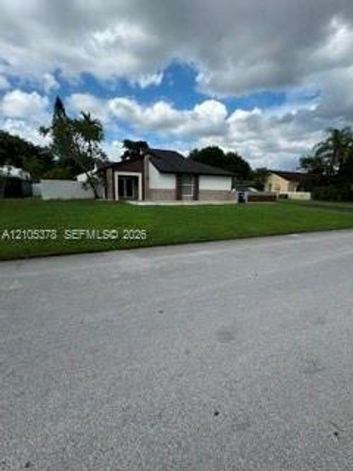 15281 Sw 153rd St, Miami, FL, 33187-5424 | Card Image