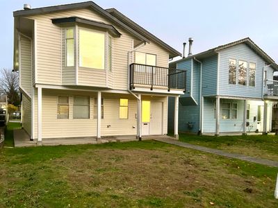 3182 Jervis St, House other with 5 bedrooms, 3 bathrooms and 3 parking in Port Coquitlam BC | Image 2