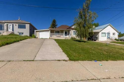 335 1 St W, Cardston, AB, T0K0K0 | Card Image