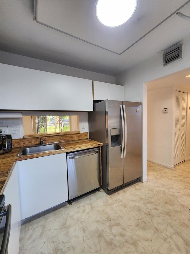 APT-211 - 3341 Nw 47 Th Ter, Condo with 1 bedrooms, 2 bathrooms and null parking in Lauderdale Lakes FL | Image 33
