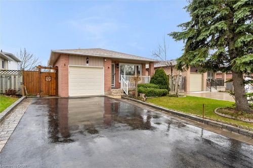 51 Independence Dr, Hamilton, ON, L8W3C3 | Card Image