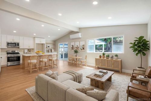 578 E Indian Rock Rd, Vista, CA, 92084-5048 | Card Image