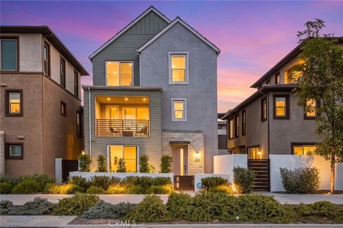 201 Lynx, Irvine, CA, 92618-1458 | Card Image