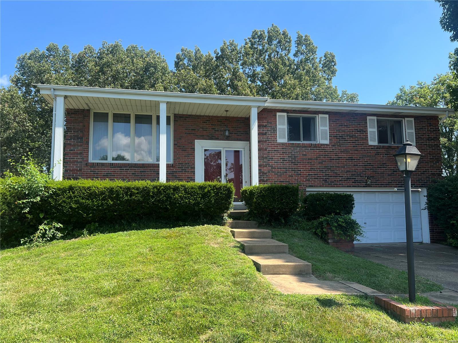 Five Oaks Pkwy, Saint Louis, MO 63128