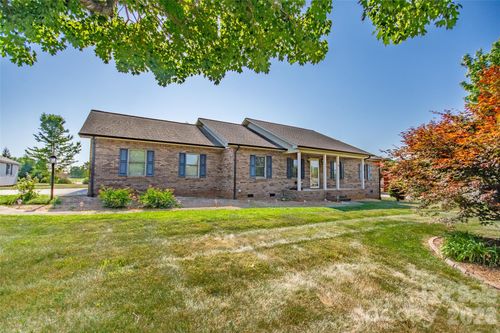 151 Meadow Oaks Dr, Statesville, NC, 28625-8777 | Card Image