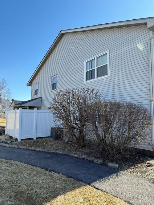 320b-2334 Carnation Dr, Crest Hill, IL, 60403-1604 | Card Image