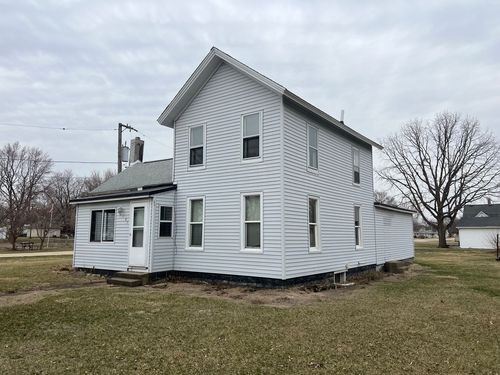 107 N Washington St, Tampico, IL, 61283-7762 | Card Image