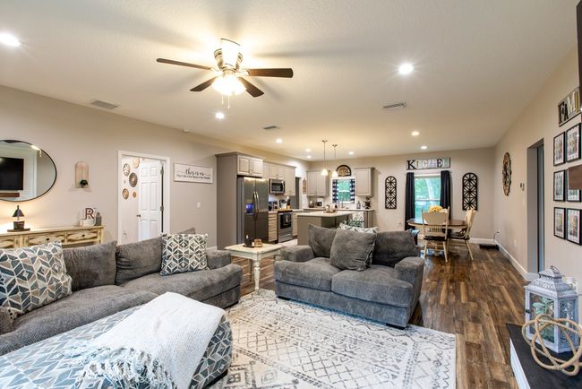 17321 Nw 81 St Ter, House other with 3 bedrooms, 2 bathrooms and null parking in FANNING SPRINGS FL | Image 9