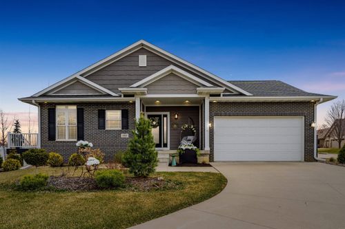 1021 Lake Ridge Dr, Cedar Falls, IA, 50613-1637 | Card Image