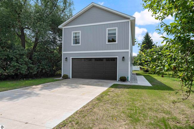 202 W Carpenter St, House other with 3 bedrooms, 2 bathrooms and null parking in Charlevoix MI | Image 27