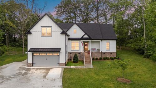 555 Station Cir, Tullahoma, TN, 37388 | Card Image