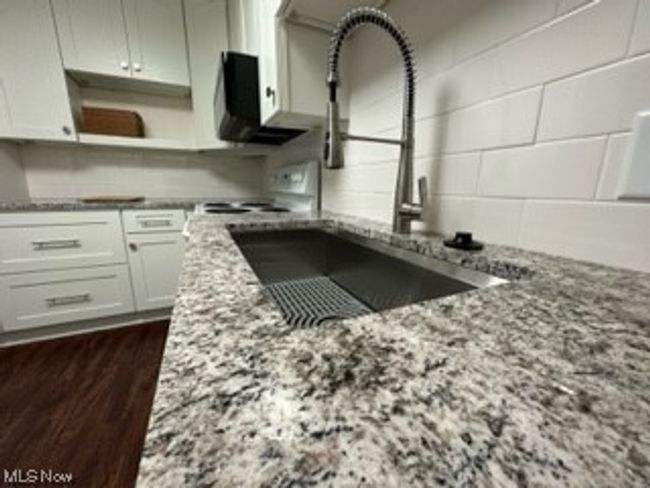Beautiful granite counter tops | Image 7
