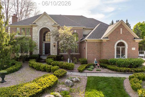 5173 Serena Dr, Troy, MI, 48098-2354 | Card Image
