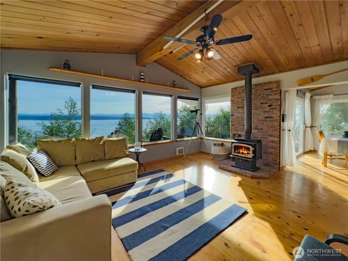 36 Beach Way, Everett, WA, 98201 | Card Image