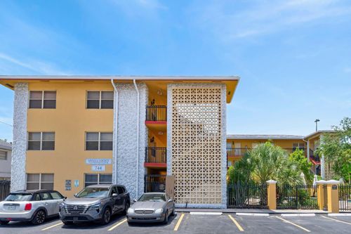 21-744 Ne 14th Ave, Fort Lauderdale, FL, 33304-2814 | Card Image