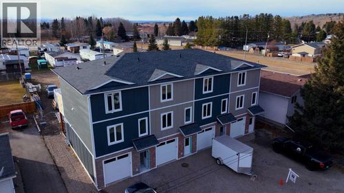 106 4 St Nw, Sundre, AB, T0M1X0 | Card Image